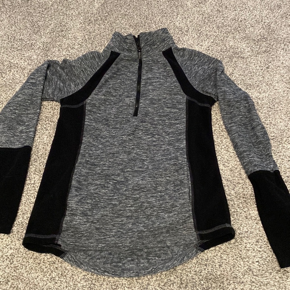 Athletic sweatshirt in great condition.